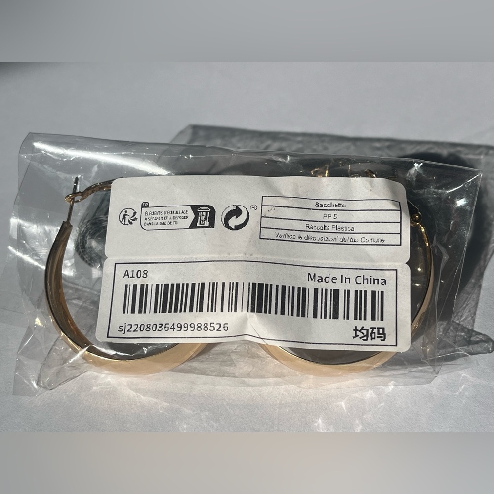 Elegant Gold Hoop Earrings Brand New - Picture 4 of 7